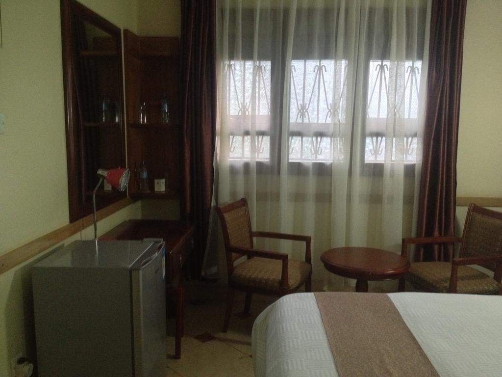 J Residence Motel Entebbe Zimmer foto